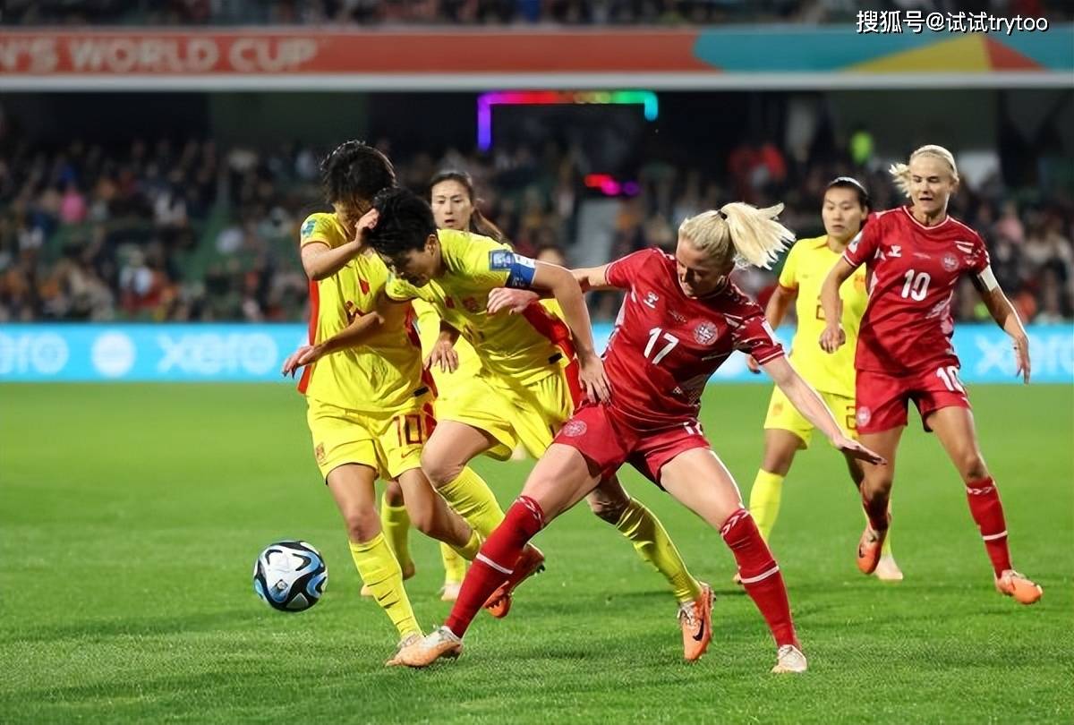 世界杯热身赛:女足选手实力抢眼 世界杯热身赛:女足选手实力抢眼