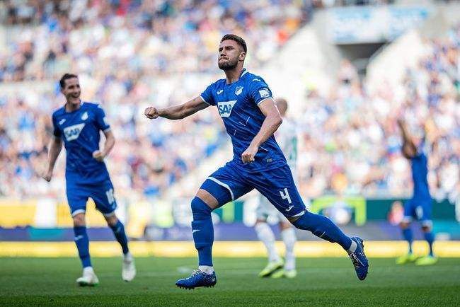 九游体育官网-汉堡对阵克雷泽，展开激烈交锋