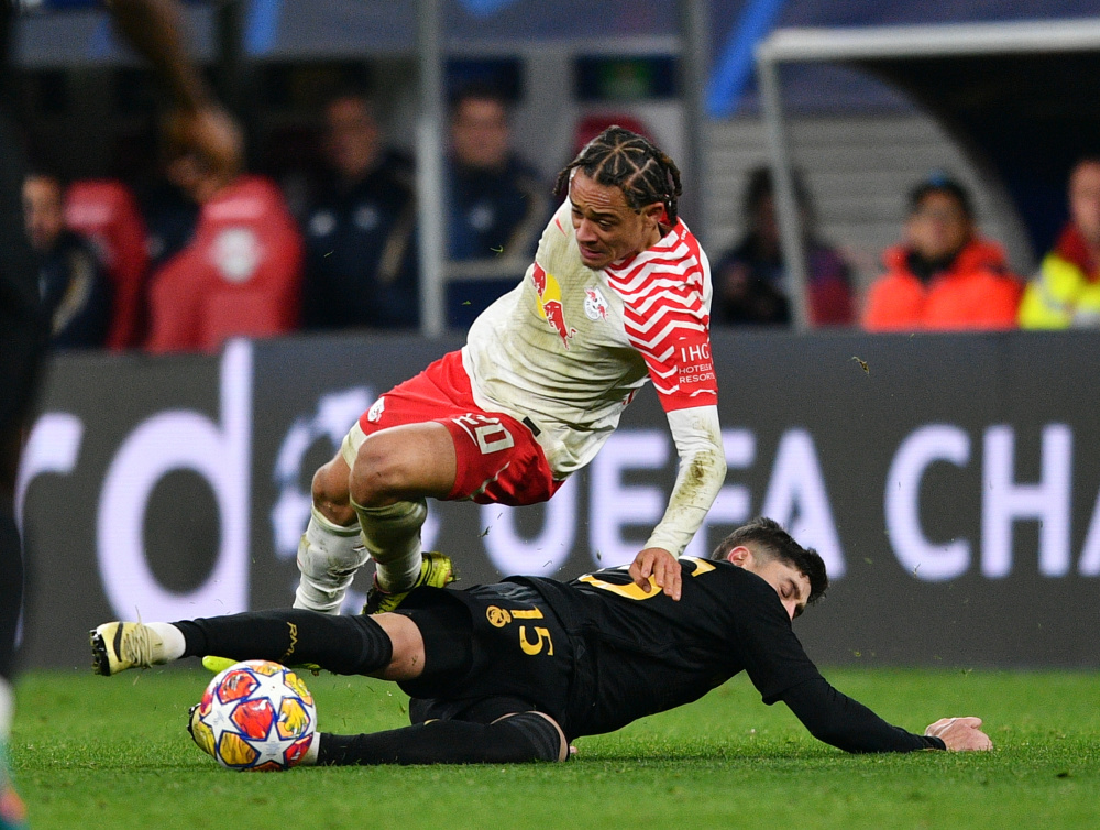 九游体育-西班牙门将在欧洲联赛中挑战最佳救球手