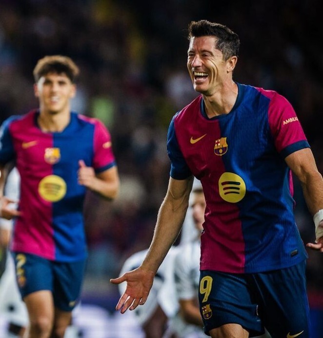 西班牙胜冰岛，莱万多夫斯基梅开二度