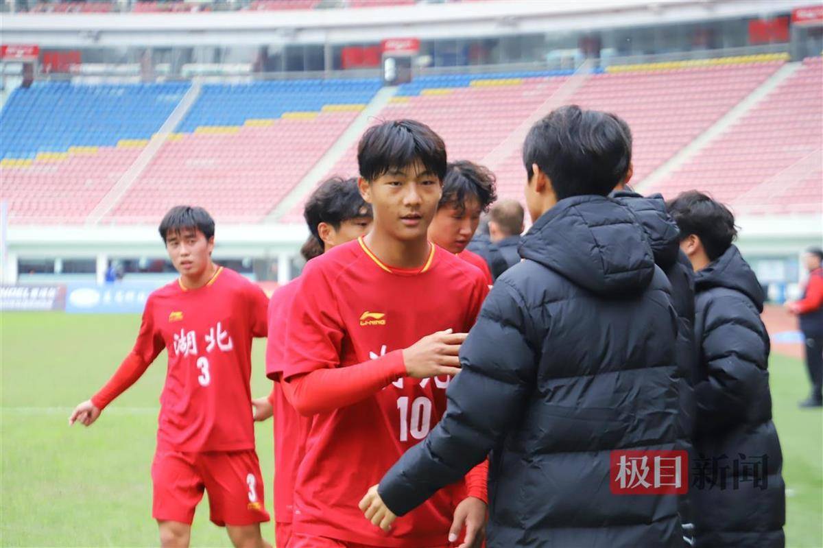 九游体育官网-湖北队球员表现亮眼，助球队取胜