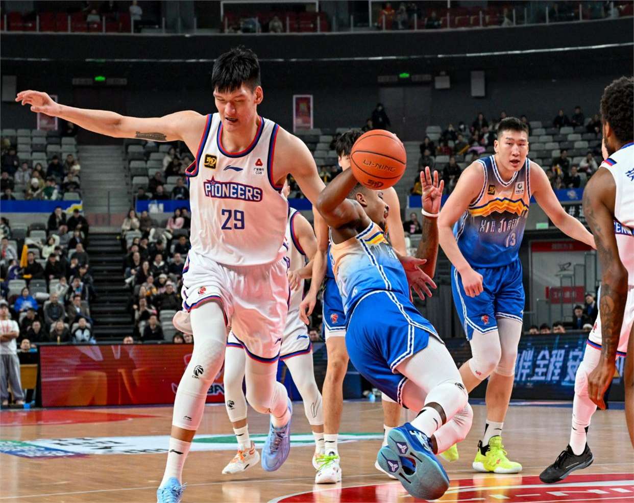 乌鲁木齐队壮大实力，横扫对手成功