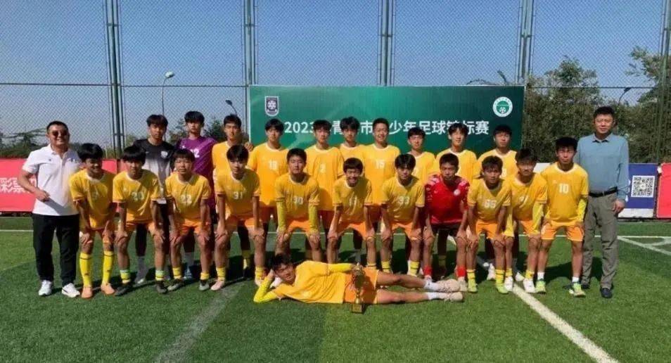 九游体育官网入口-关于足球联赛战况激烈，各队球员青春活力全力以赴！的信息