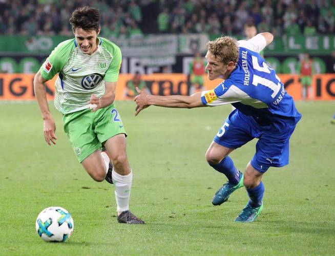 包含皮斯康主场逼平，保持不败势头的词条