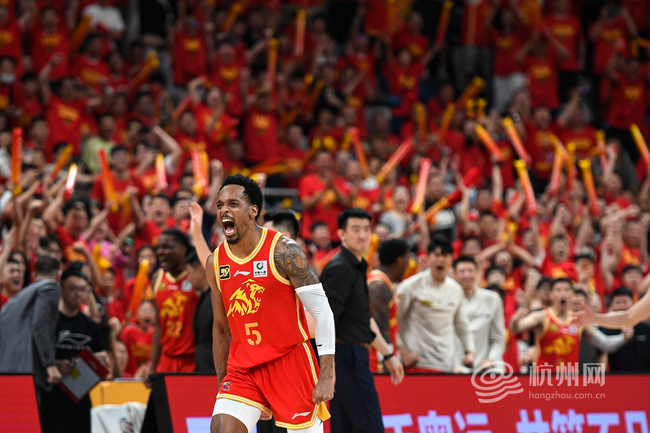 浙江队狂胜,赢得赛季首场胜利 浙江队狂胜,赢得赛季首场胜利