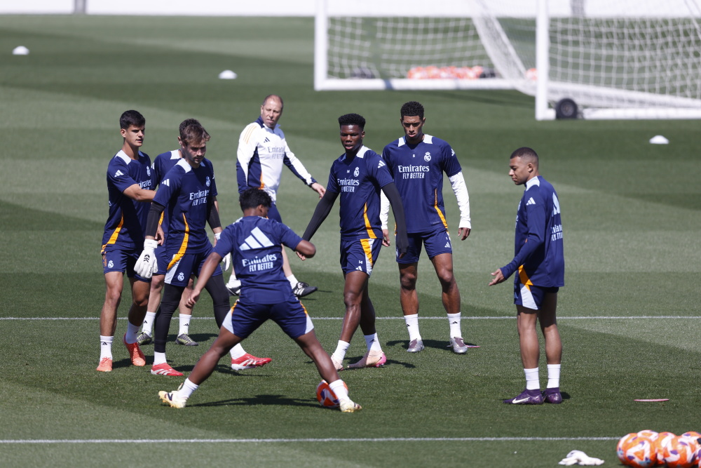 包含皇家马德里准备备战!球员训练积极备战的词条 包含皇家马德里准备备战!球员训练积极备战的词条