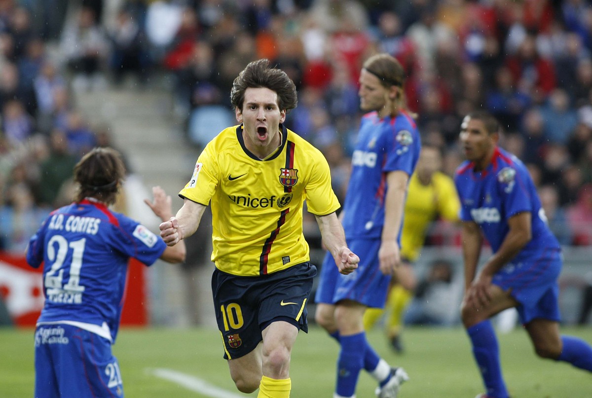 足球巨星的个人表现备受瞩目 足球巨星的个人表现备受瞩目