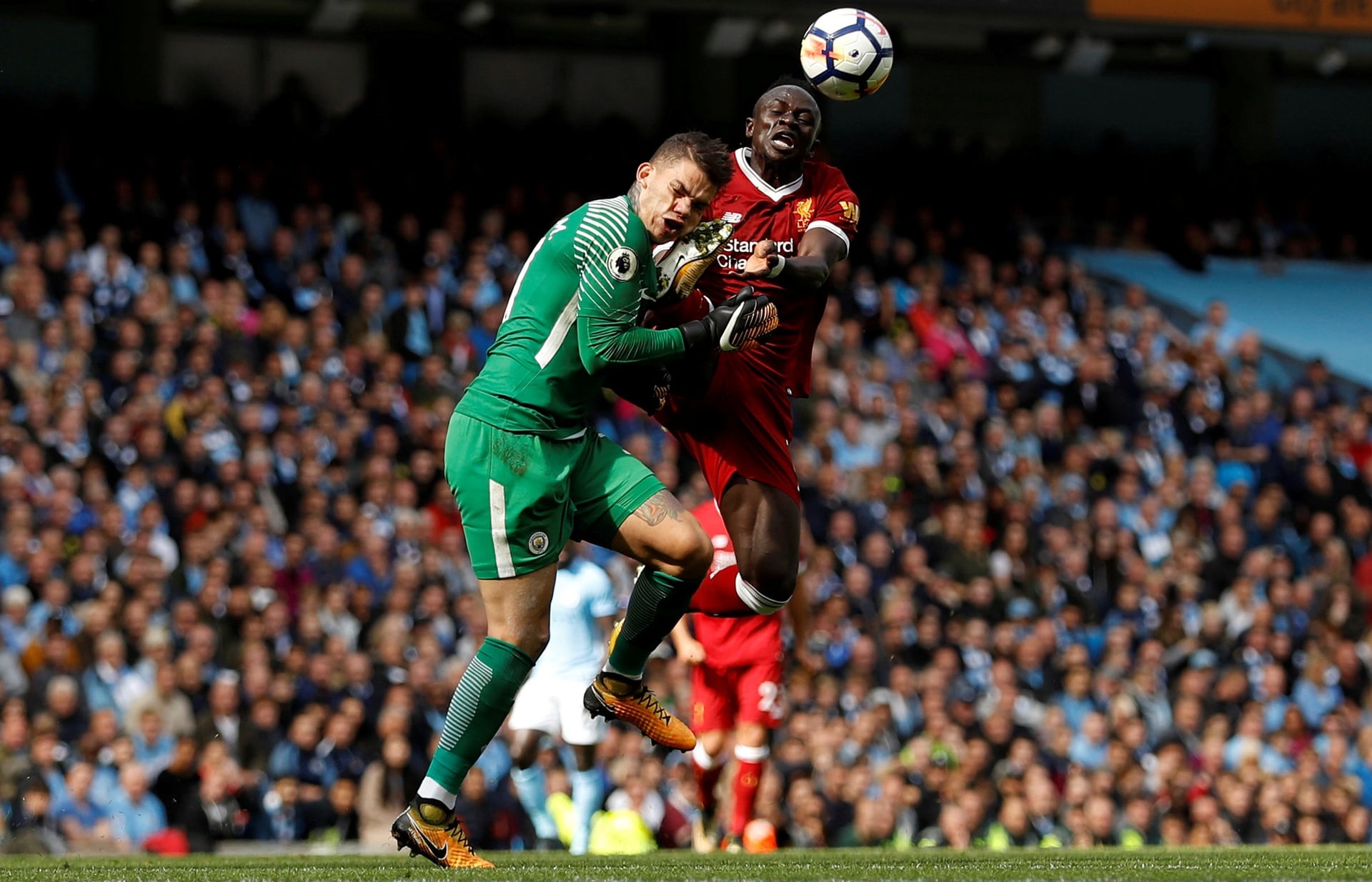 包含沃特福德遭遇重创，陷入降级危机的词条