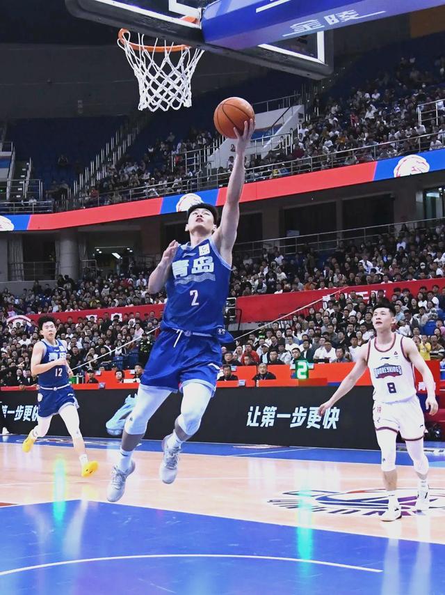 九游体育入口-篮球职业选手联手为球队取胜