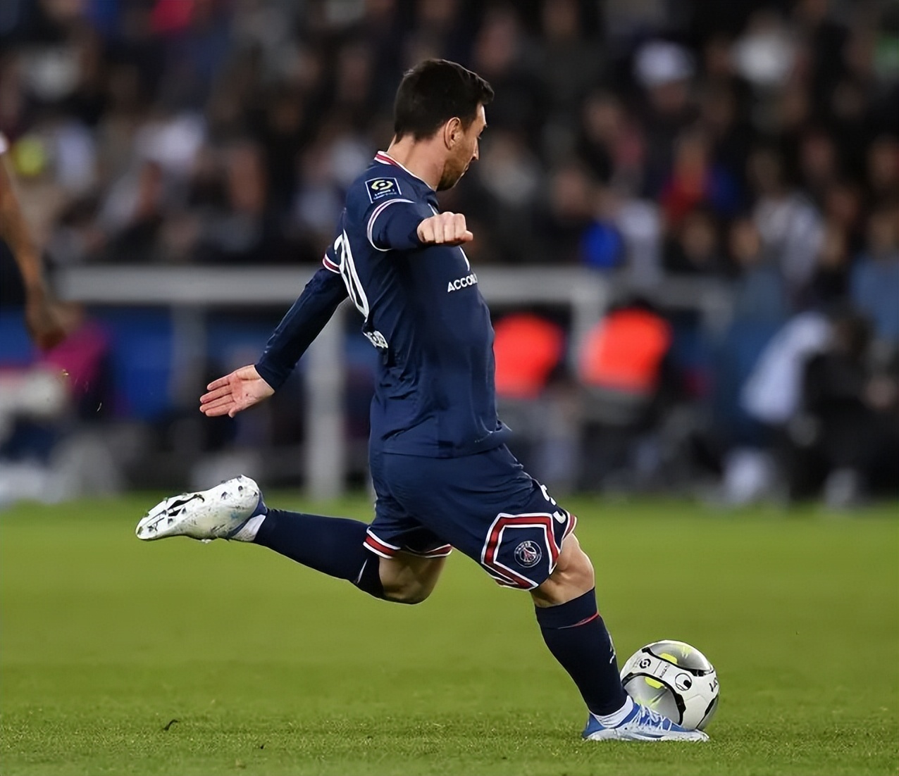 梅西连场斩获进球,巴黎球迷报以热烈鼓励的简单介绍 梅西连场斩获进球,巴黎球迷报以热烈鼓励的简单介绍