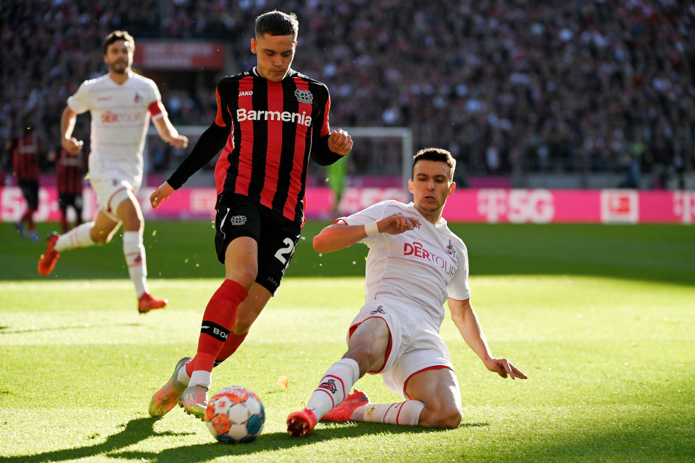 关于勒沃库森客场得胜，逼近积分榜前列的信息