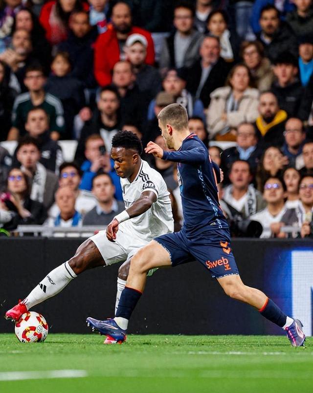 皇马进攻火力全开,主场取得胜利 皇马进攻火力全开,主场取得胜利