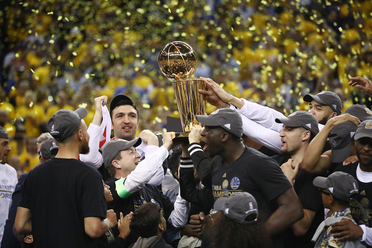 爵士队近期状态神勇,击溃对手 爵士队近期状态神勇,击溃对手