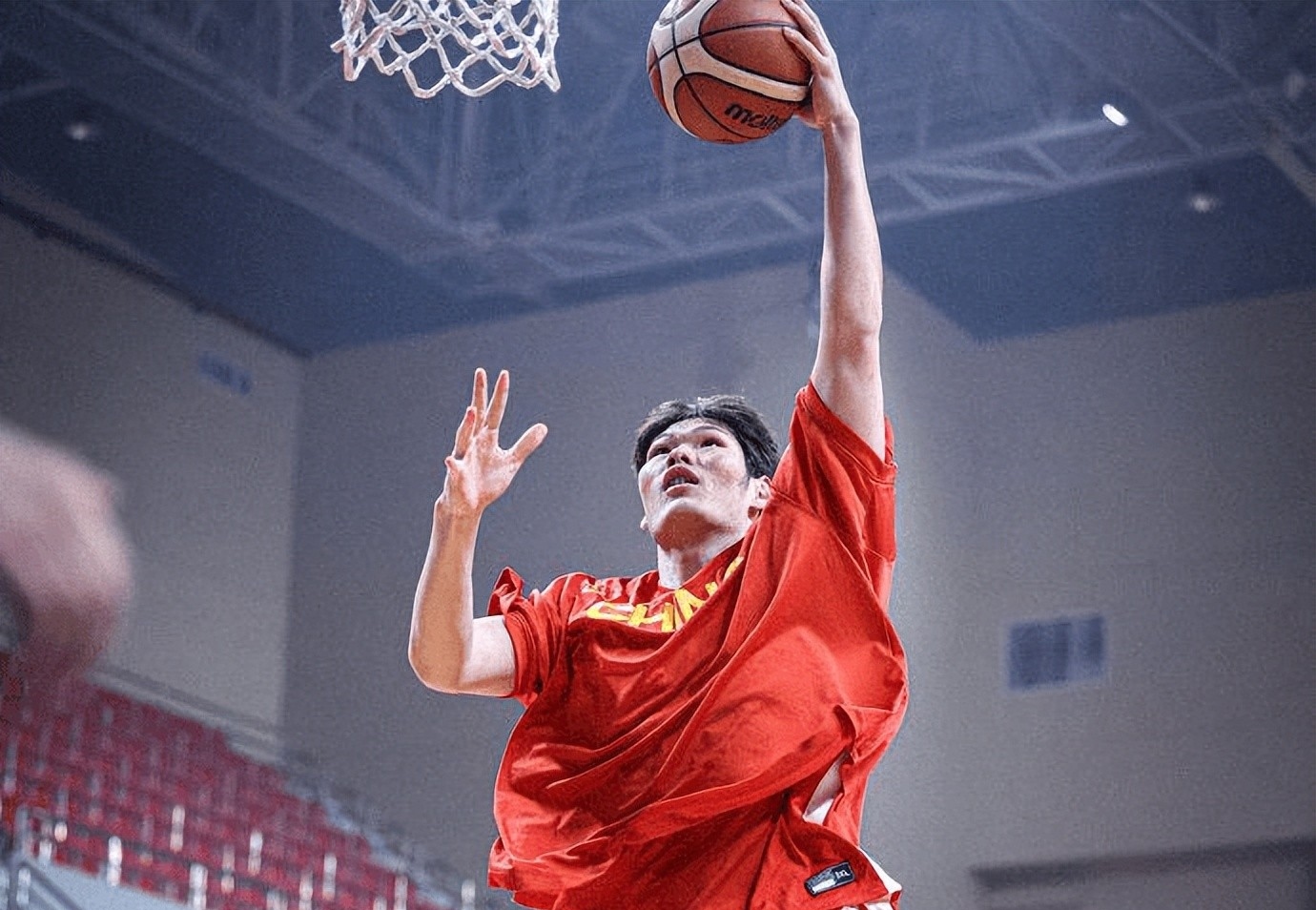 包含福建男篮闪耀一役，赛场上演逆袭的词条