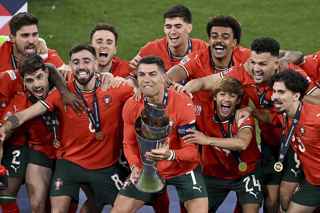 九游体育官网入口-西班牙与葡萄牙对阵，欧洲杯争夺激烈